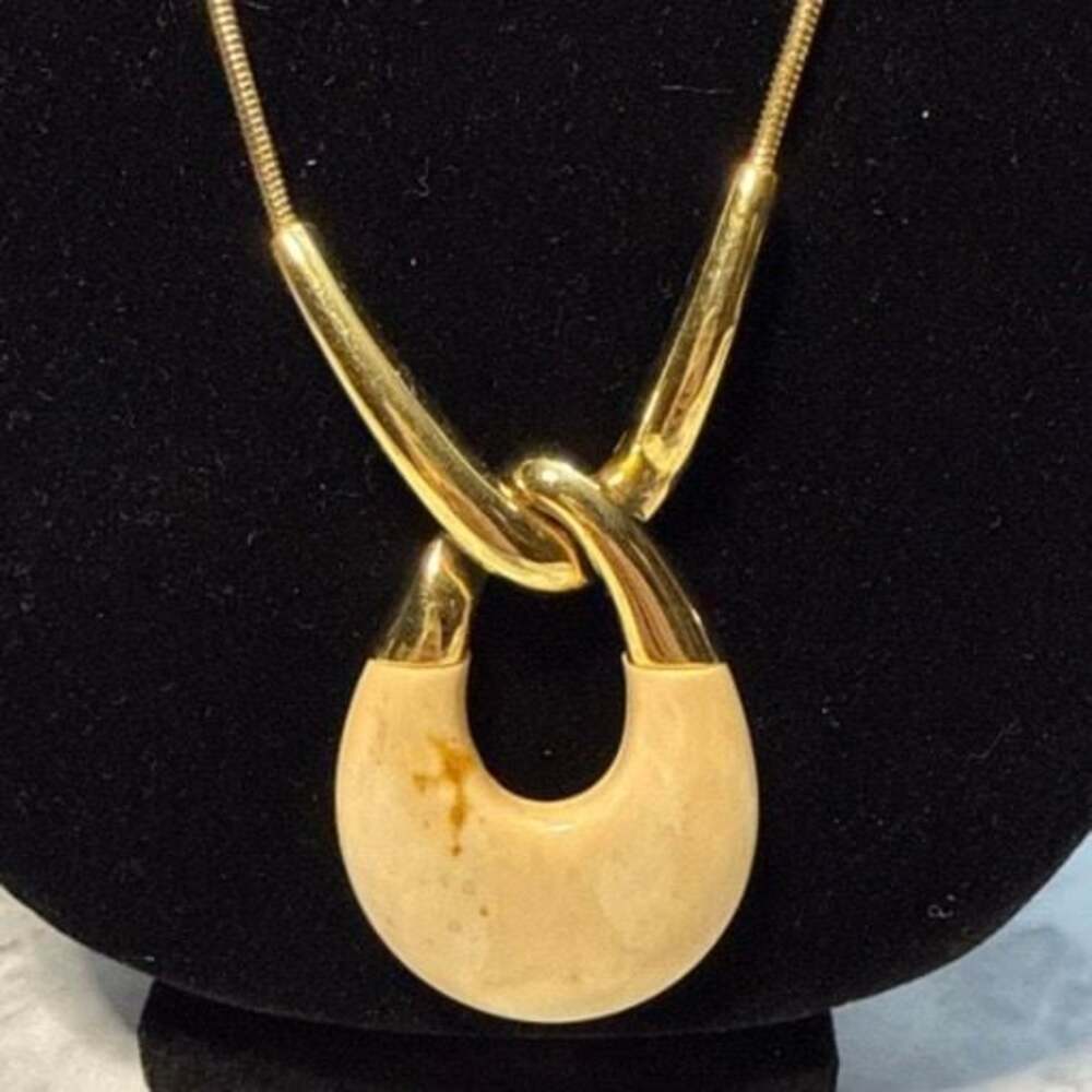Vintage 1960s Crown Trifari Modernist Cream Lucite Teardrop Pendant Necklace